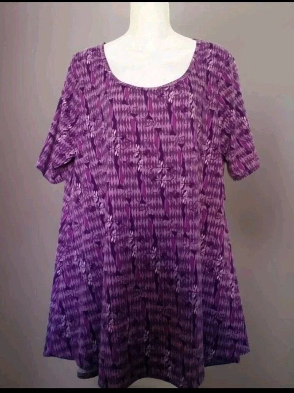 Disney Cruella De Vil Women's Shirt Size XL "NWT"